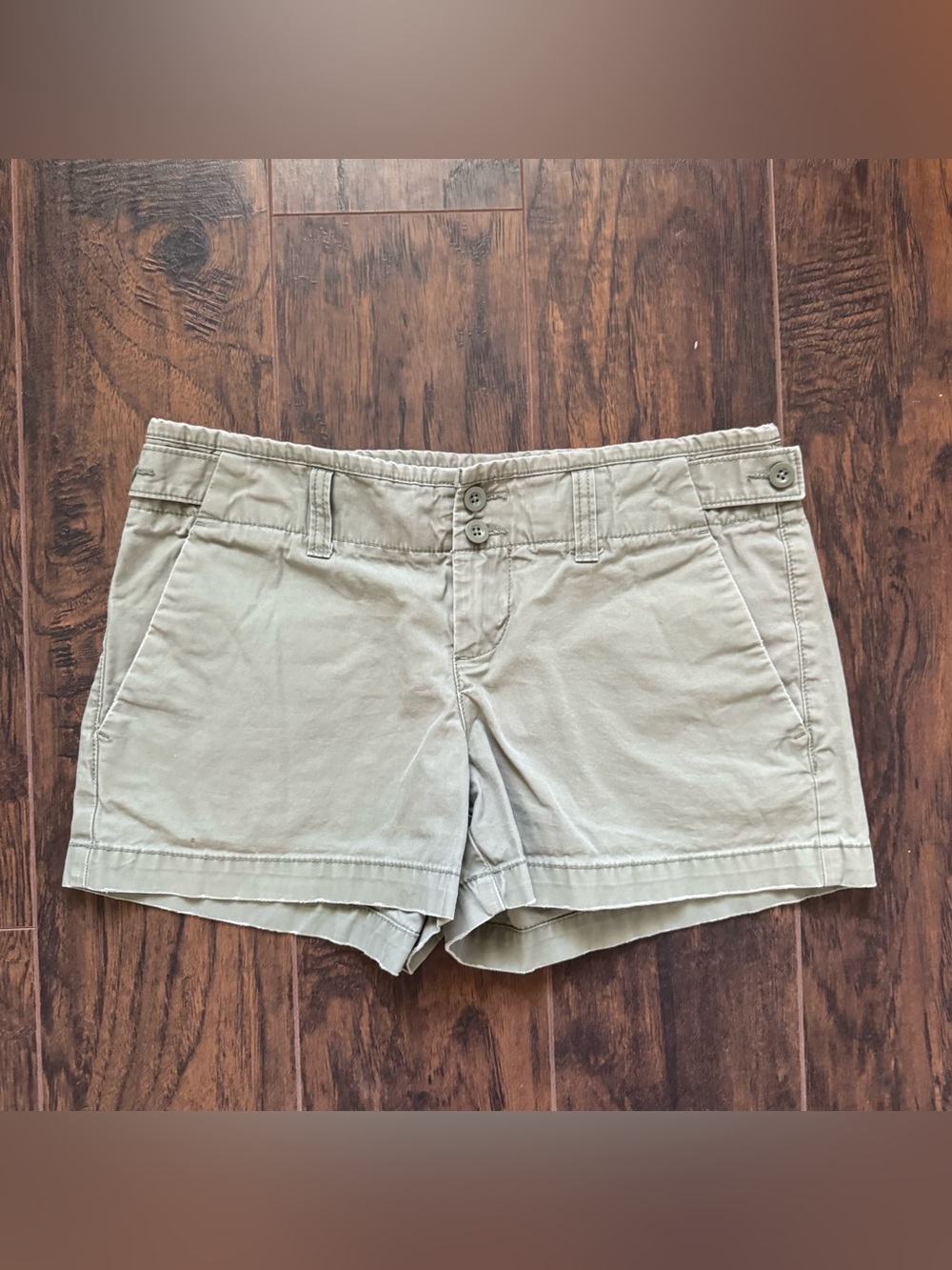 Gap Size 6 Tan Favorite Chino Flap Pocket Shorts